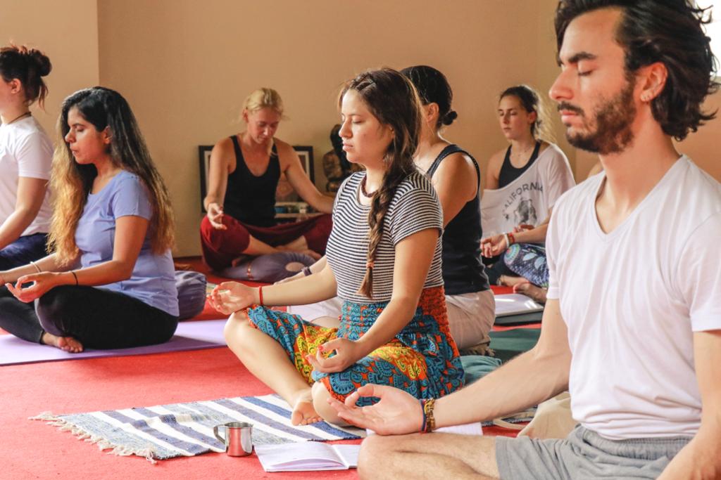 200 hour yoga teacher training course rishikesh